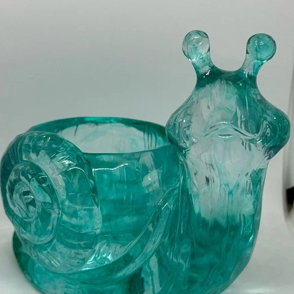 Unique Resin Aqua color Snail Planter Especially cactus - Picture 15 of 16